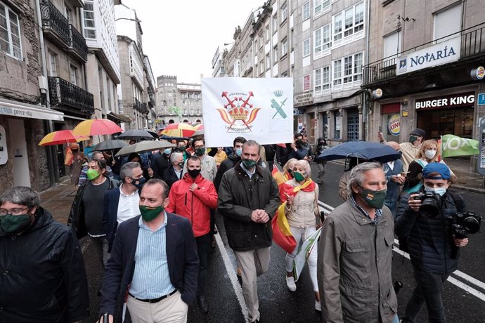 El secretario general de Vox, Javier Ortega Smith, participa en una manifestación en protesta contra la ley de transferencia de las competencias de tráfico a Galicia