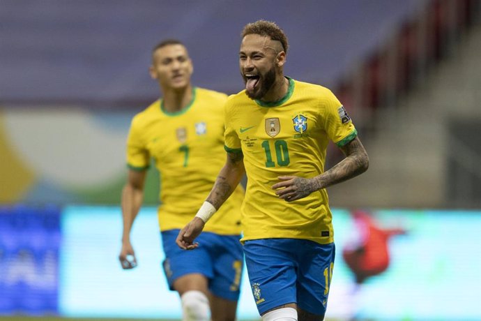 Neymar celebrando un gol con la selección brasileña en la Copa América 2021
