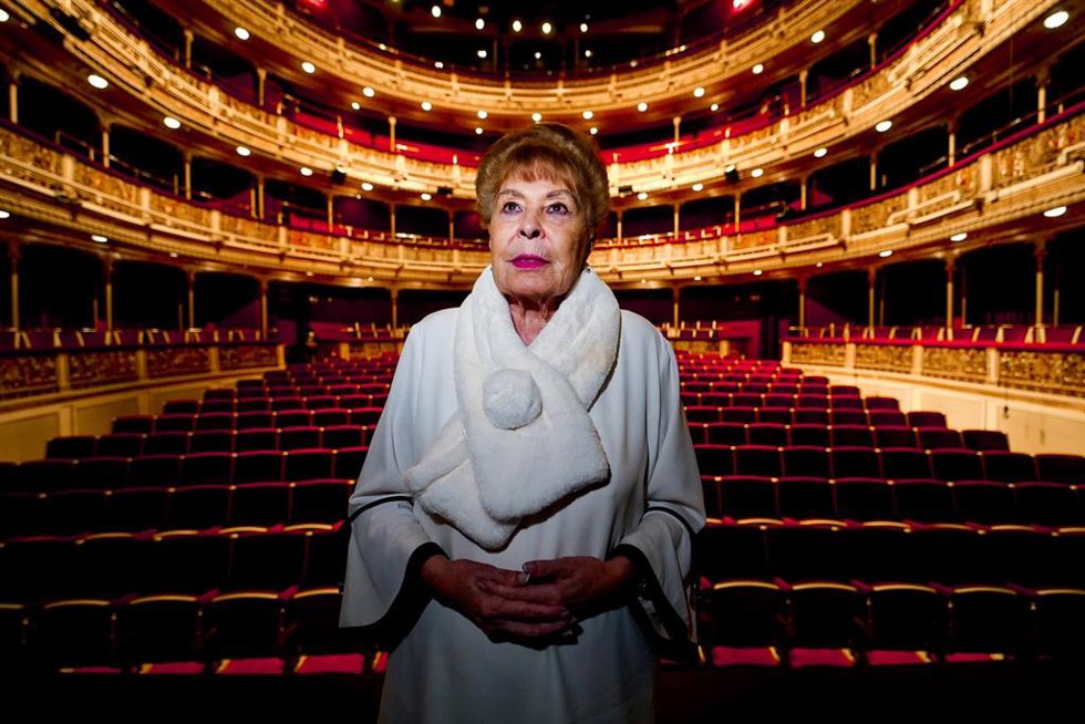 La actriz Gemma Cuervo durante una entrevista para Europa Press en el Teatro María Guerrero