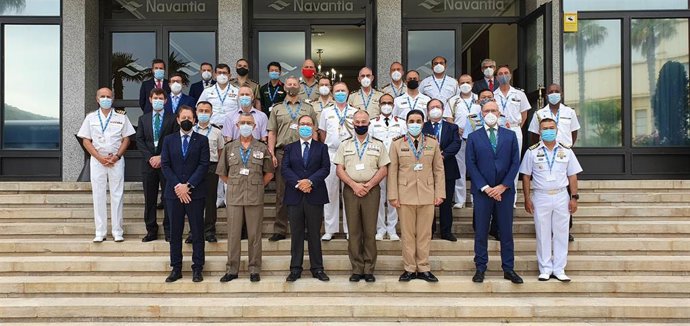 Agregados de Defensa de 16 países conocen el submarino S-81 Isaac Peral