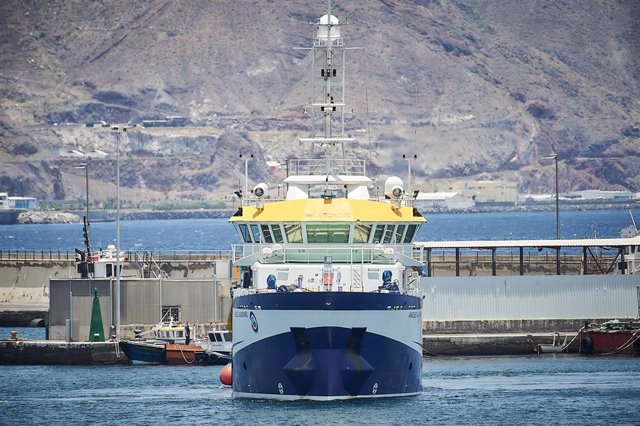 EL buque oceanográfico 'Ángeles Alvariño' partiendo de puerto para continuar la búsqueda de Anna y Tomás Gimeno