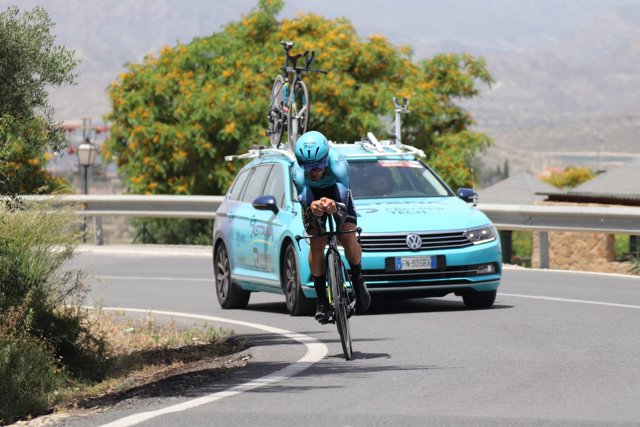 El ciclista vasco Ion Izagirre (Astana), nuevo campeón de España contrarreloj tras imponerse en la prueba de 32 kilómetros con salida y llegada en Busot en el Campeonato de España de ciclismo 2021