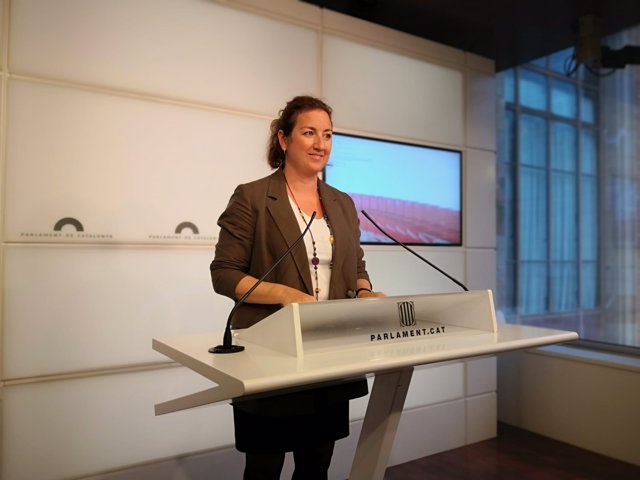 La portavoz del PSC-Units en el Parlament, Alícia Romero, en rueda de prensa en el Parlament.