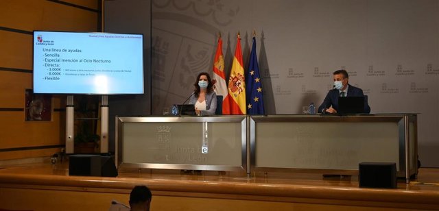 LA consejera de Economía y Empleo, Ana Carlota Amigo, junto al director general de Economía Social y Autónomos, Juan Pablo Izquierdo.