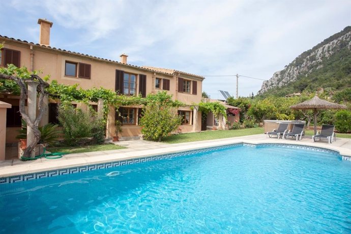 Archivo - Casa individual en Pollena (Mallorca), en Airbnb.