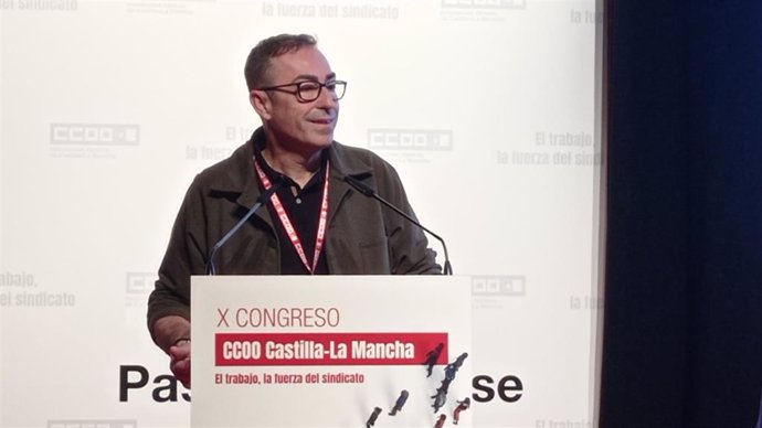 El secretario regional de CCOO, Paco de la Rosa, en la clausura del congreso regional donde ha sido elegido.