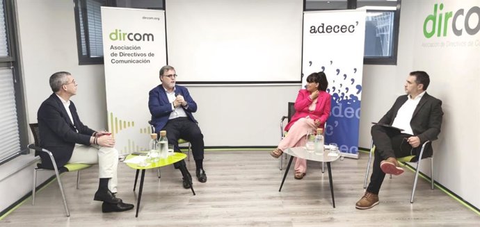 Ludi García, presidenta de ADECEC; Miguel López-Quesada, presidente de Dircom; y Juan del Rey, responsable de desarrollo de negocio de AERCE; y el consultor independiente Francisco Porras.