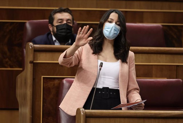 La presidenta de Ciudadanos, Inés Arrimadas, en su escaño en el Congreso de los Diputados.