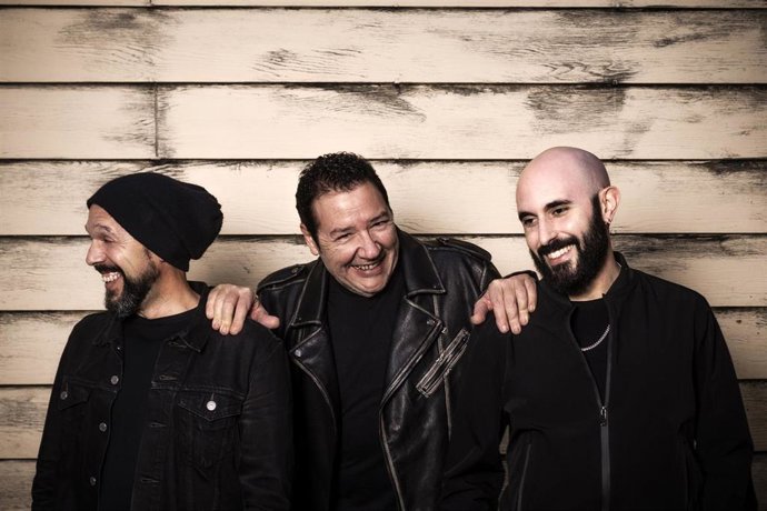 Foto promocional de Revolver 'Apolo Tour'