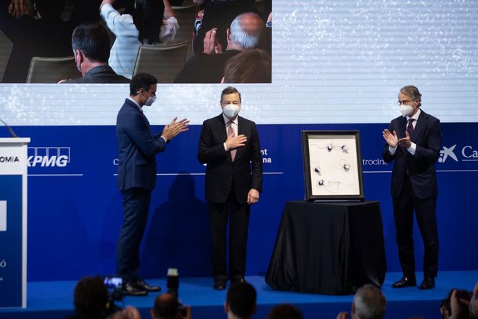 El president del Govern espanyol, Pedro Sánchez, i el primer ministre itali, Mario Draghi, en la XXXVI Reunió del Cercle d'Economia.