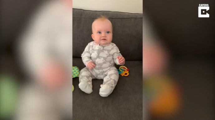 Esta bebé de 9 meses solo dice "dada" por mucho que su madre insista