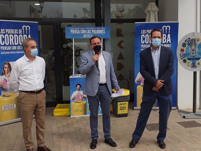 El presidente de Epremasa, Francisco Palomares (centro), en la presentación de la campaña.