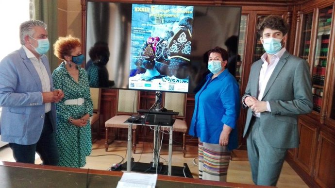 De izquierda a derecha, el diputado provincial de Cultura, José María Bravo; la directora del festival, Rosa Velasco; la alcaldesa de Segovia, Clara Luquero, y el concejal de Cultura, Alberto Espinar.