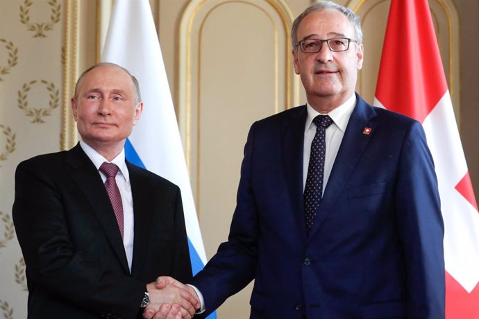 El presidente suizo, Guy Parmelin, y el ruso,  Vladimir Putin.