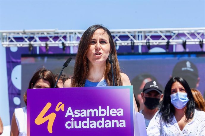 La nueva líder de Podemos, Ione Belarra, interviene tras ser elegida como secretaria general del partido en la IV Asamblea Ciudadana Estatal de Podemos, a 13 de junio de 2021, en el Auditorio Parque de Lucía de Alcorcón, Alcorcón, Madrid, (España). 