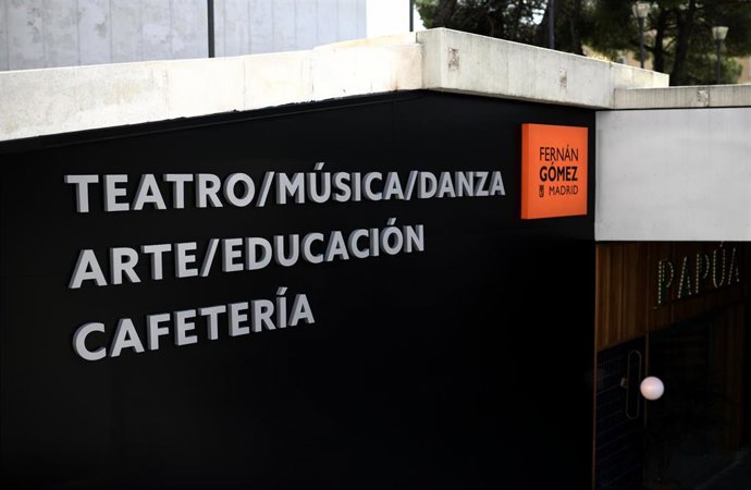 Archivo - Acceso al Teatro Fernán Gómez-Centro Cultural de la Villa, en Madrid (España).