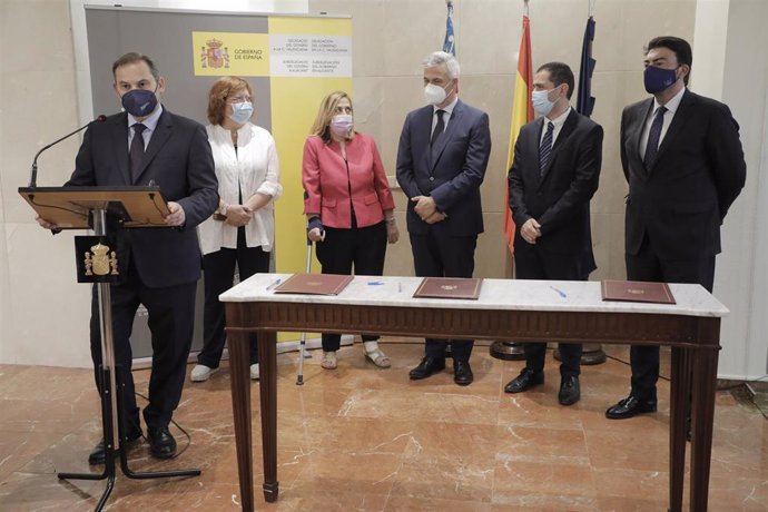 Firma de protocolos del MITMA con los ayuntamientos de Alicante y AlcoI