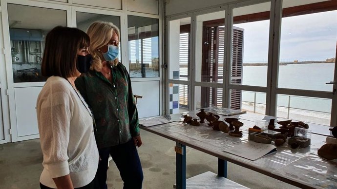 La delegada territorial de Cultura y Patrimonio Histórico de la Junta de Andalucía en Cádiz, Mecedes Colombo, en la sede del Centro de Arqueología Subacuática de Cádiz.