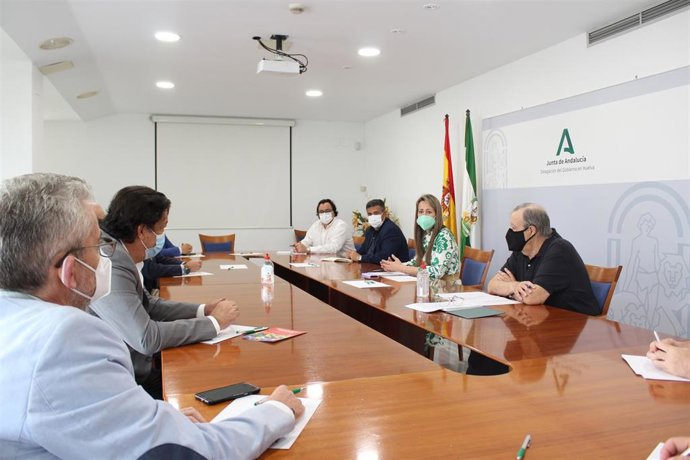 Encuentro con representantes de los sectores relacionados con la construcción y el urbanismo y de los colegios profesionales de este ámbito.