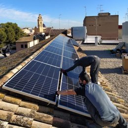Archivo - Imagen de archivo de una instalación de paneles solares