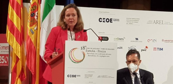 La vicepresidenta segunda y ministra de Asuntos Económicos y Transformación Digital, Nadia Calviño, este viernes en el Foro de Diálogo España-Italia en la sede de Foment del Treball en Barcelona