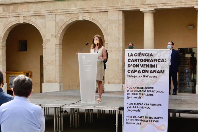 La presidenta del Govern, Francina Armengol, en el acto de inauguración de la exposición conmemorativa del 20 aniversario del Sitibsa.