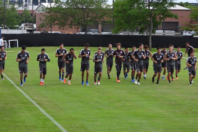 Archivo - 04 July 2019, US, Chicago: Mexico players take part in a training session for the Mexico national soccer team ahead of Monday's 2019 CONCACAF Gold Cup final soccer match between Mexico and USA, scheduled to take place at Soldier Field. Photo: 
