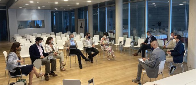 Encuentro de representantes de Vox con delegados de denominaciones de origen vitivinícolas.