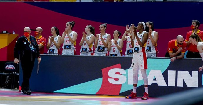 El seleccionador nacional femenino de baloncesto, Lucas Mondelo