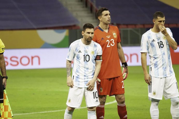 Leo Messi y Fernando Muslera en el Argentina-Uruguay de Copa América