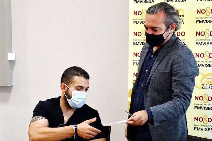 Firma de la adquisición de viviendas para Emvisesa