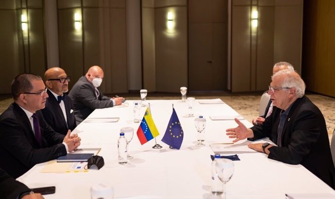 El ministro de Exteriores de Venezuela, Jorge Arreaza, se reúne con Josep Borrell