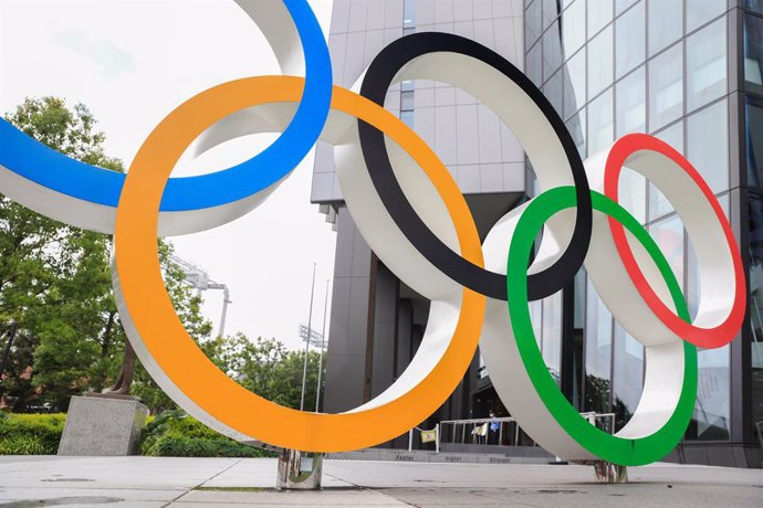 17 June 2021, Japan, Tokyo: A general view of an Olympic Rings installation in front of the Japan Olympic Museum. Japan will end a state of emergency for Tokyo on Sunday but some coronavirus-related restrictions will remain in place, the government of P