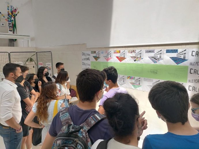 Ayuntamiento de Cádiz aborda con el alumnado del IES 'Drago' el diseño del tramo peatonalizado de Marianista Cubillo