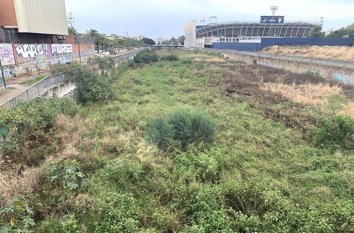 Archivo - Cauce del Guadalmedina en una imagen de archivo