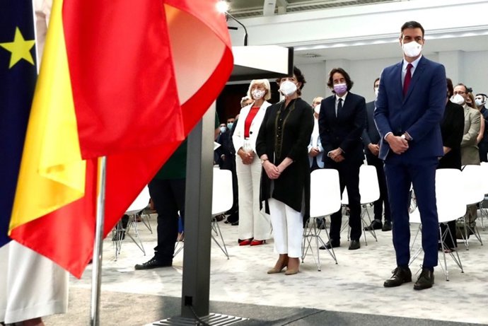 La consejera de Educación y FP de Cantabria, Marina Lombó, asiste al acto de homenaje a la comunidad educativa celebrado en La Moncloa, encabezado por el presidente del Gobierno, Pedro Sánchez