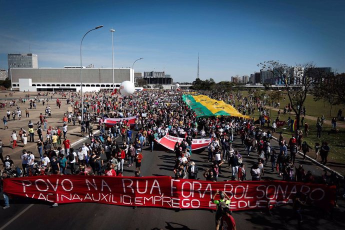 Manifestación contra el presidente brasileño, Jair Bolsonaro, en Brasilia