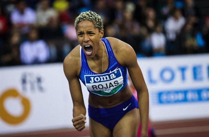 Archivo - La atleta de triple salto venezolana Yulimar Rojas celebra uno de sus saltos