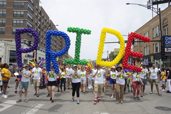 Archivo - 30 June 2019, US, Chicago: Members of the LGBT community march during the 2019 Chicago Pride Parade. Photo: Karen I. Hirsch/ZUMA Wire/dpa