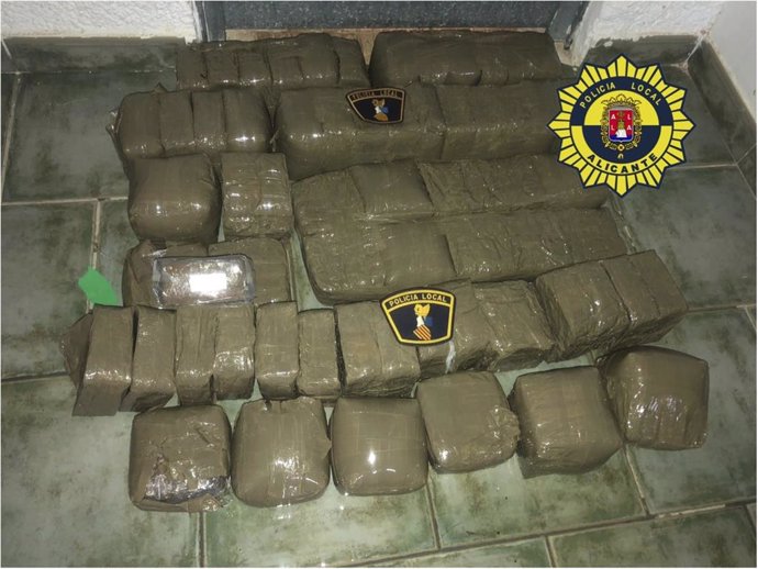 La Policía Local de Alicante localiza un alijo con 35 kilos de droga en la isla de Tabarca