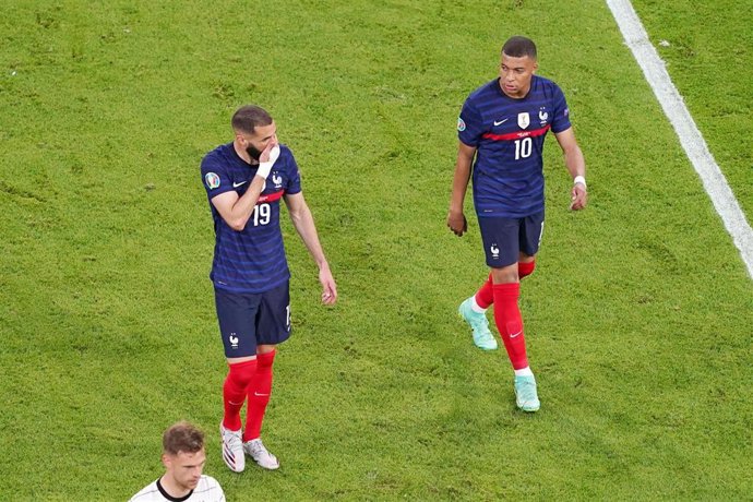 Karim Benzema y Kylian Mbappé con Francia