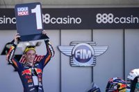 Pedro Acosta reina en el caos de Sachsenring y es más líder de Moto3