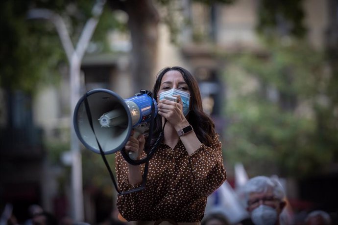 La presidenta de Cs, Inés Arrimadas, en la concentración convocada por Cs, acompañados por el PP de Cataluña, contra los indultos, frente a la Delegación del Gobierno de Cataluña el pasado 11 de junio en Barcelona