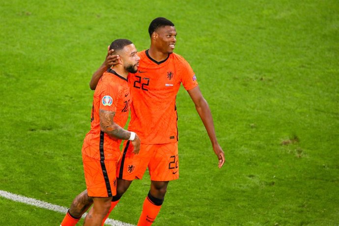 Denzel Dumfries of the Netherlands is celebrating his goal with Memphis Depay during the UEFA Euro 2020, Group C football match between Netherlands and Austria on June 17, 2021 at the Johan Cruijff ArenA in Amsterdam, Netherlands - Photo Marcel ter Bals