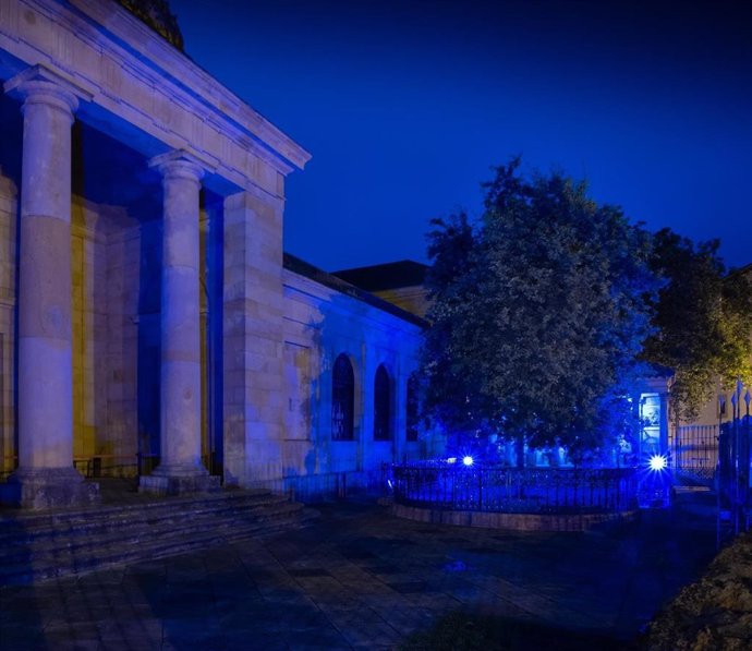 La Casa de Juntas de Gernika se tiñe de azul por el Día Mundial del Refugiado