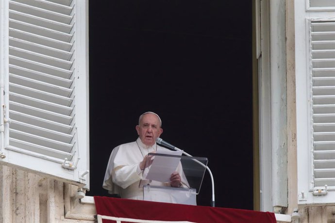 20 June 2021, Vatican, Vatican City: Pope Francis delivers Angelus prayer from the window overlooking St. Peter's Square at the Vatican. Photo: Evandro Inetti/ZUMA Wire/dpa