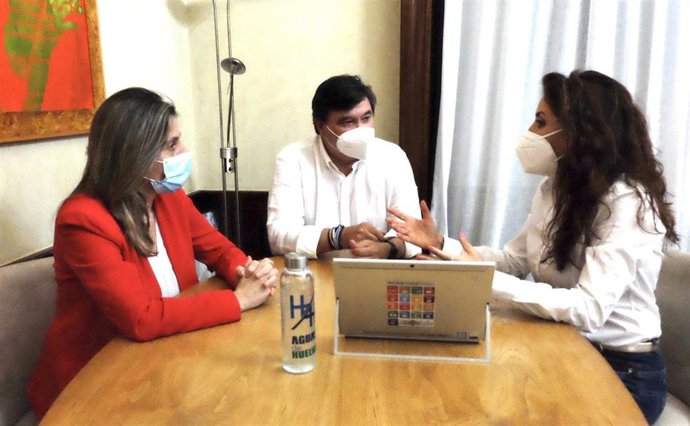 Reunión entre el alcalde y Aguas de Huelva.