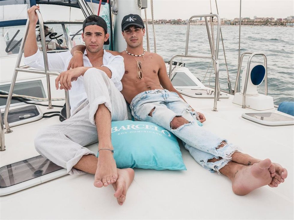 Christian y Mario Casas han vivido 4 días a bordo de un velero disfrutando de la costa valenciana