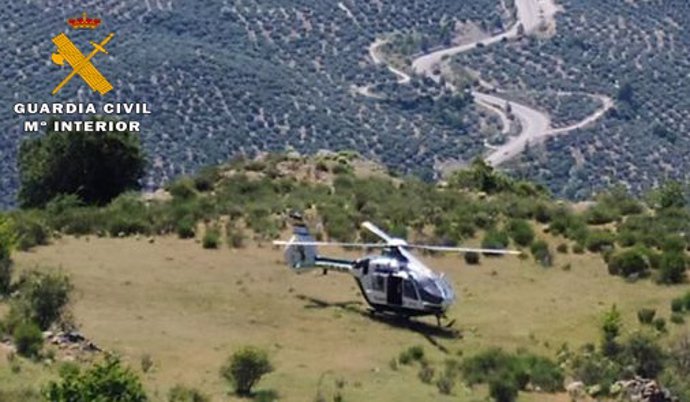 Traslado en helicóptero de la senderista lesionada en Valdepeñas de Jaén