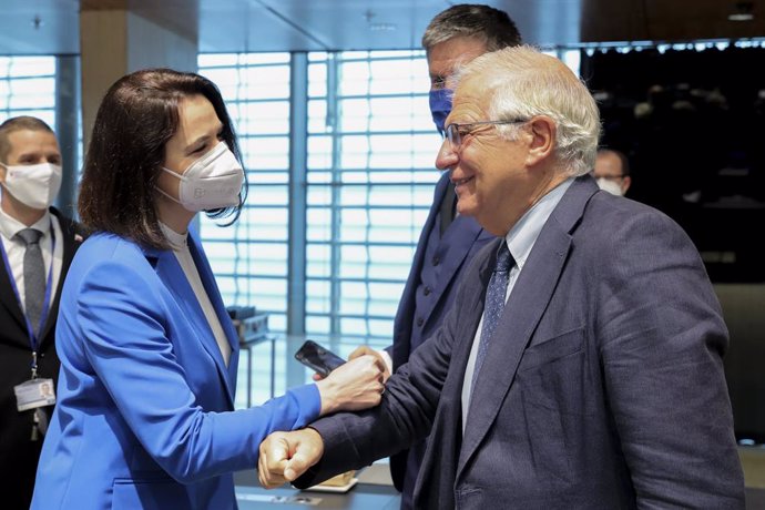HANDOUT - 21 June 2021, Luxembourg, Luxembourg City: Josep Borrell (R), High Representative of the European Union for Foreign Affairs and Security Policy, welcomes Belarusian opposition politician Sviatlana Tsikhanouskaya, during the EU Foreign Affairs 